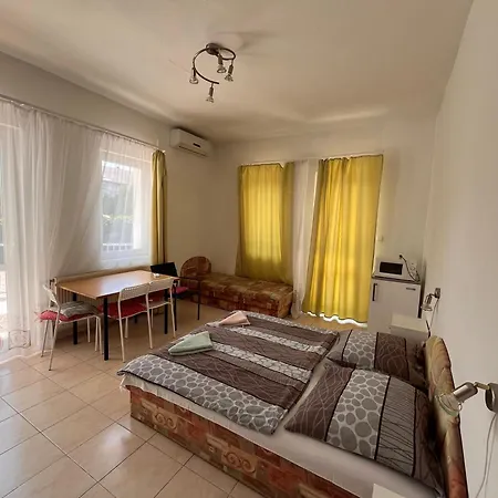Klassz Apartmanhaz Balatonfured Exterior photo